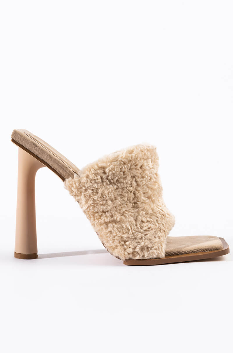 SUNNY CHUNKY SANDAL IN CREAM