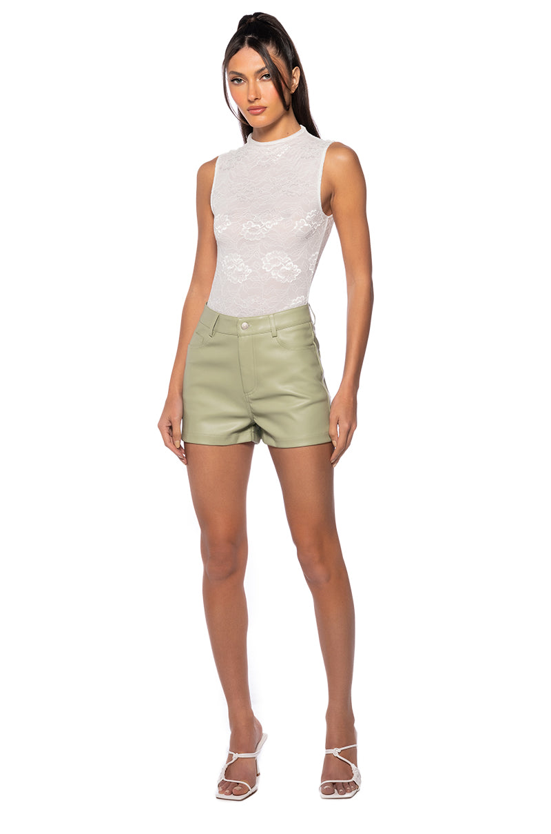 TE QUIERO FAUX LEATHER SHORT