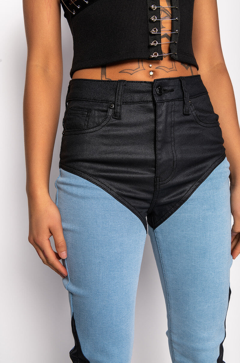 THE WAY SHE MOVES SKINNY JEANS