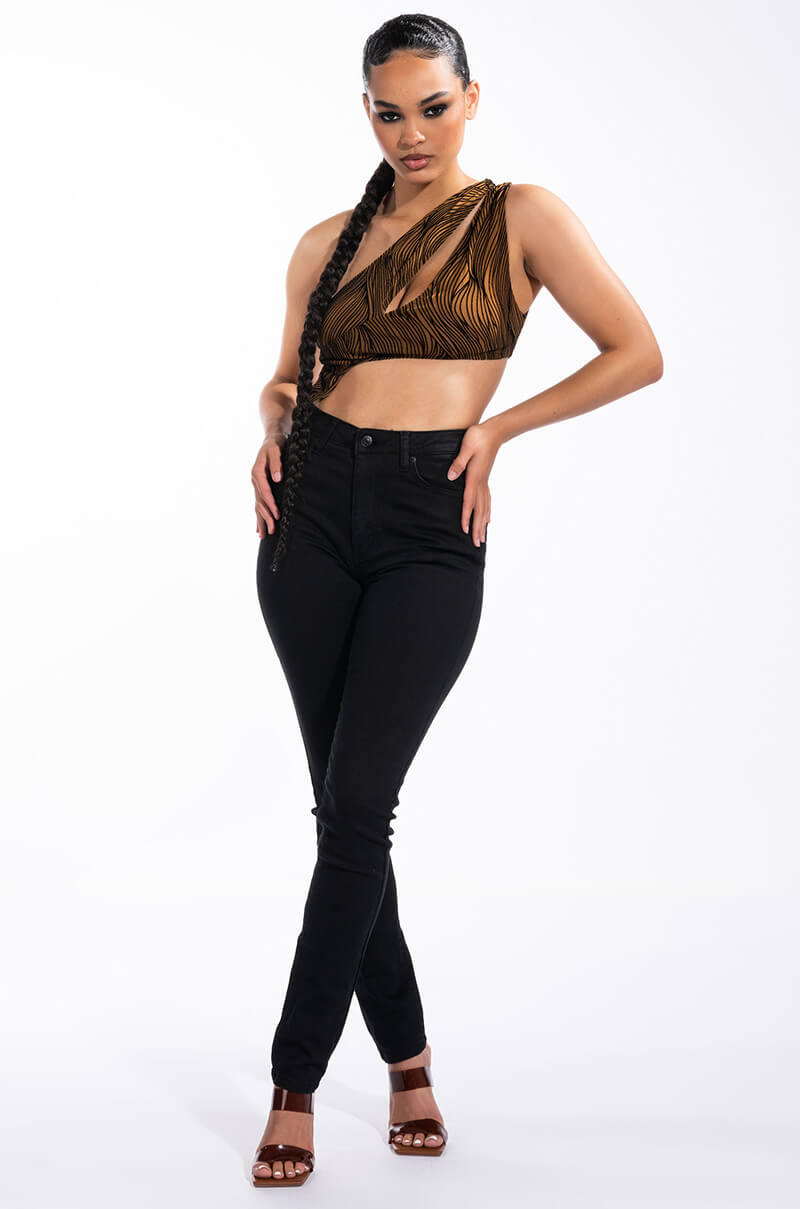 THEY AIN'T READY ONE SHOULDER CUTOUT CROP TOP