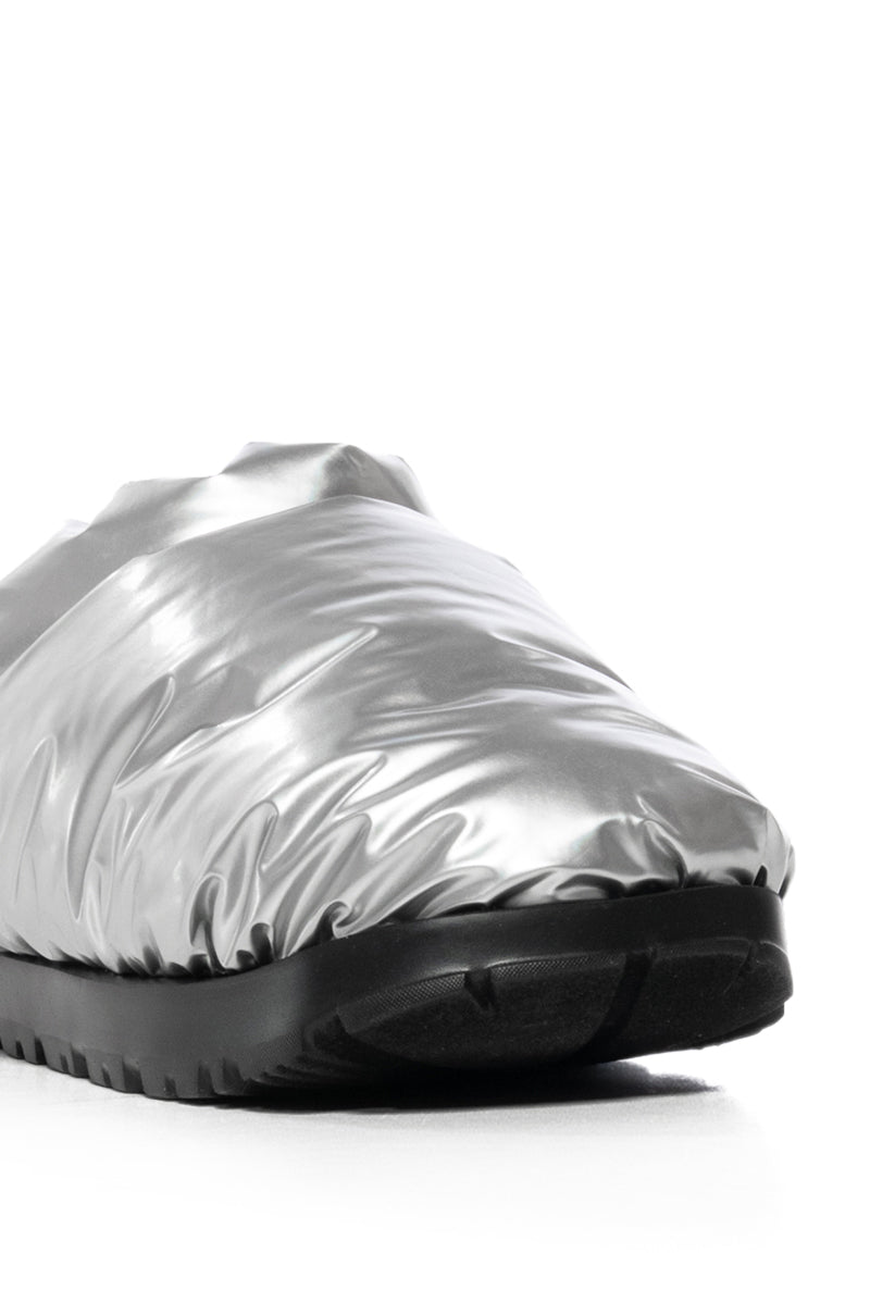 UGG SPACESLIDER SLIPPER IN SILVER