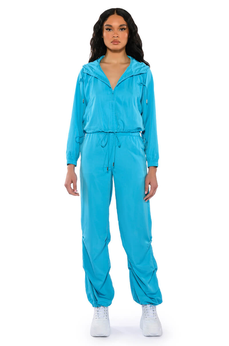 VACAY MODE ZIP UP SWEATSHIRT