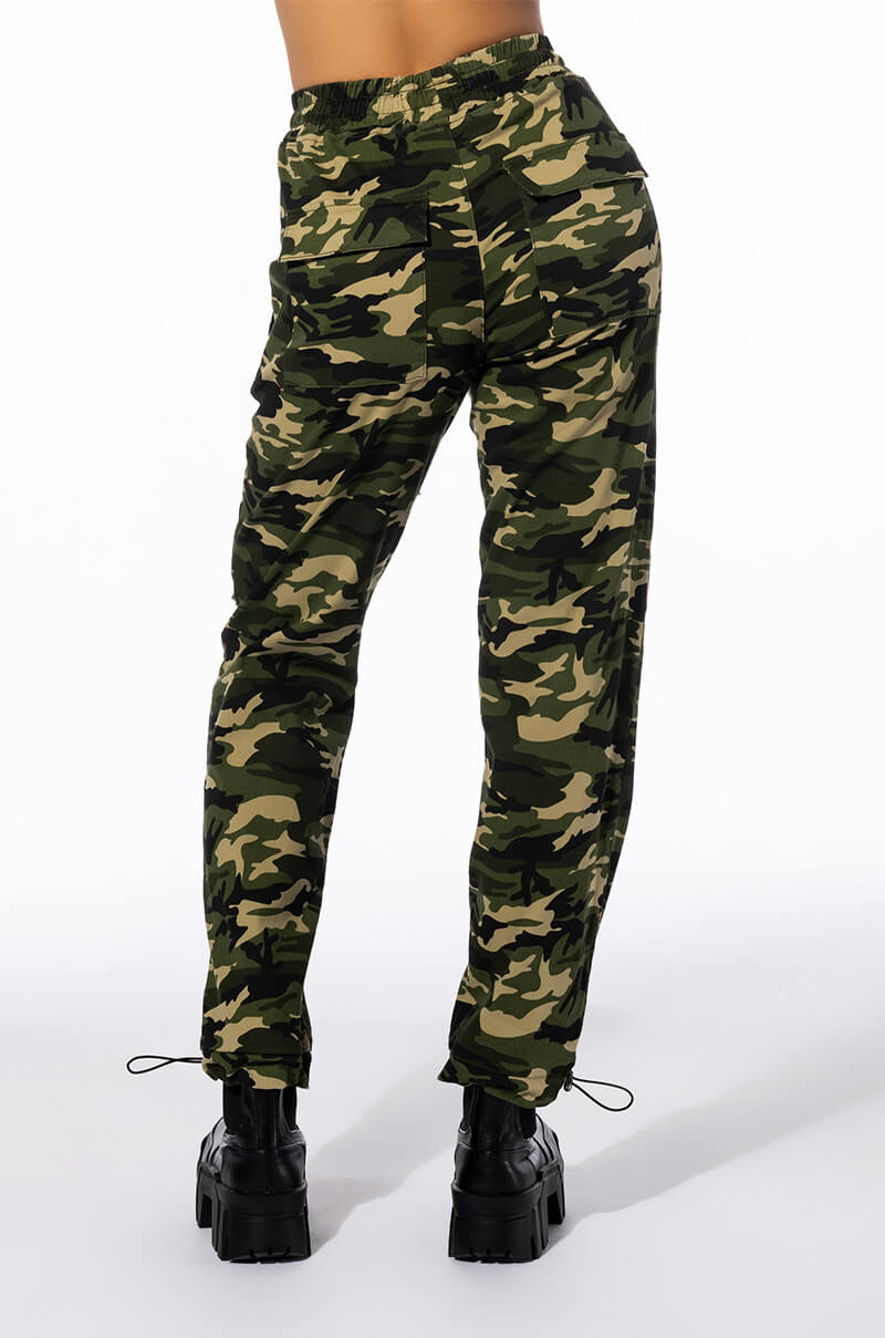 WHATEVER CAMO CARGO JOGGER