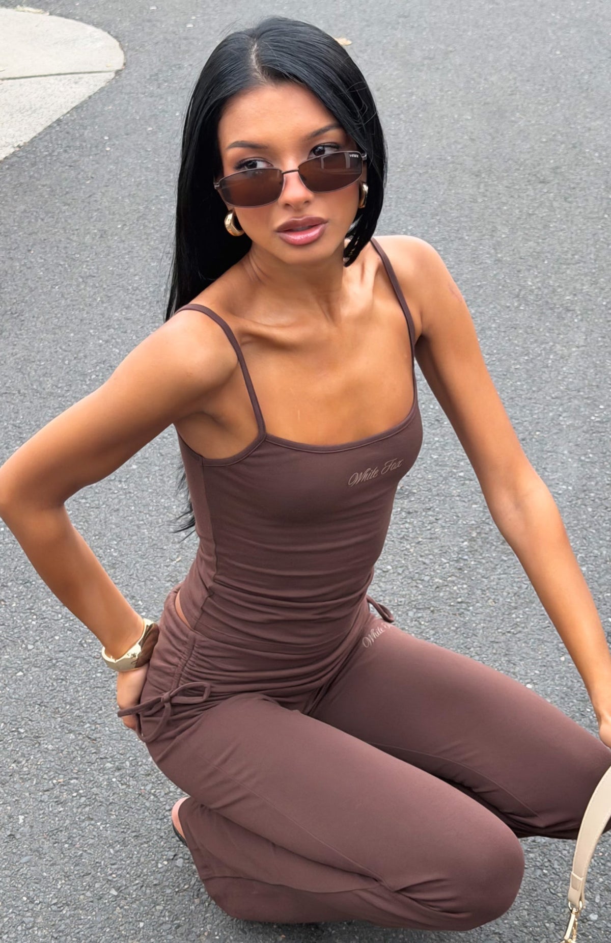 Pretty Vibes Singlet Chocolate