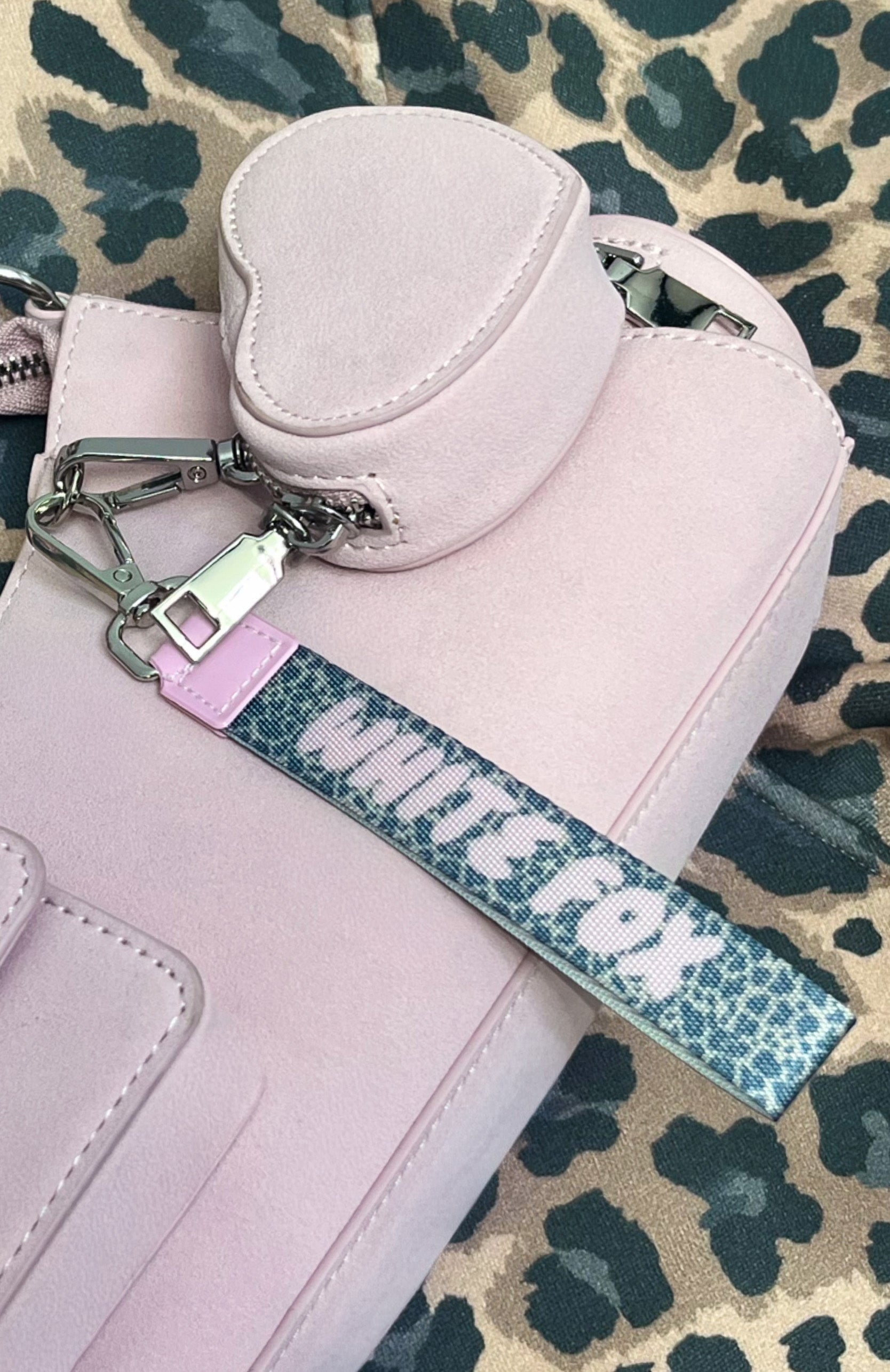 Standing Out Strap Keychain Leopard
