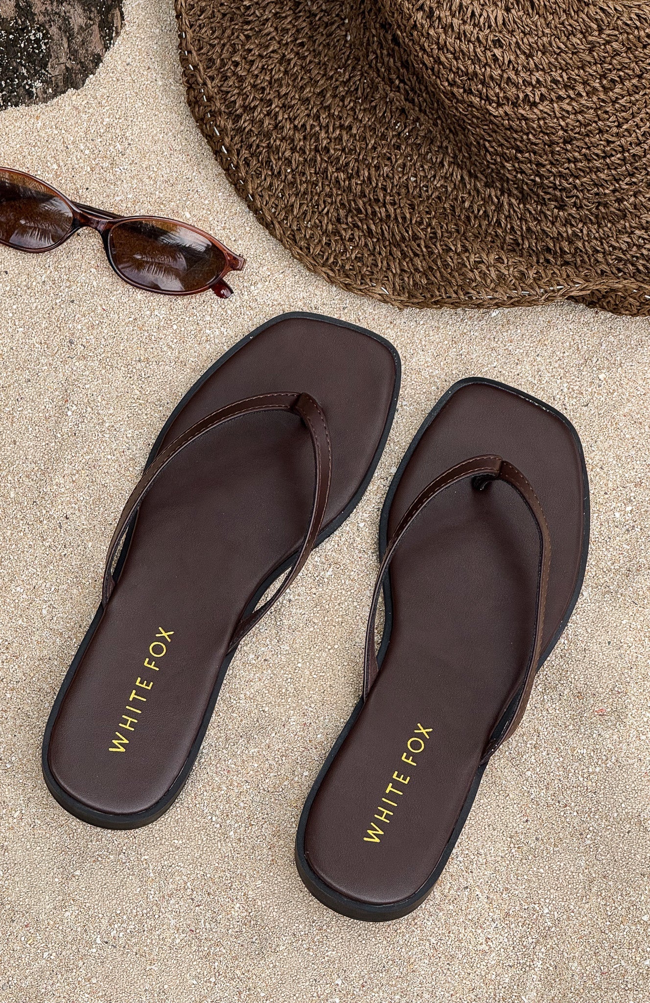 Breccan Thong Sandals Chocolate