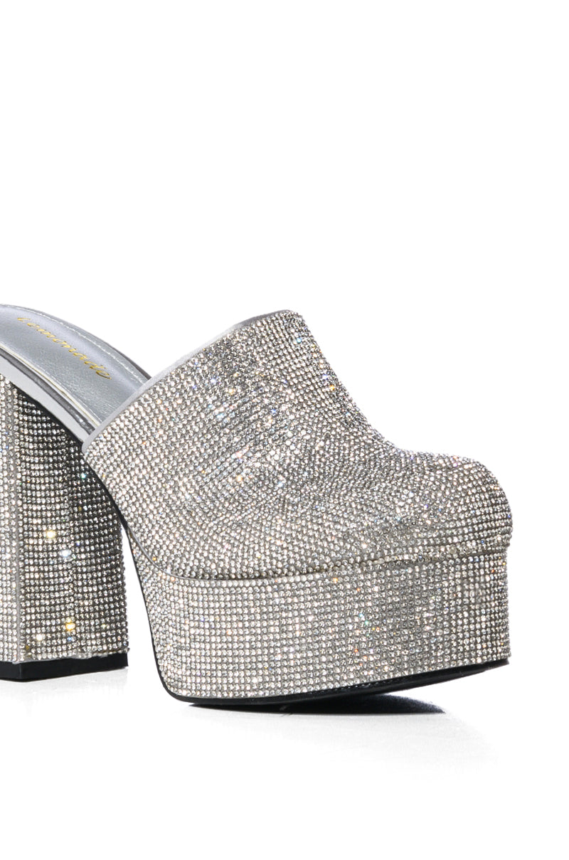 WILKINSON EMBELLISHED CHUNKY CLOG PUMP IN SILVER
