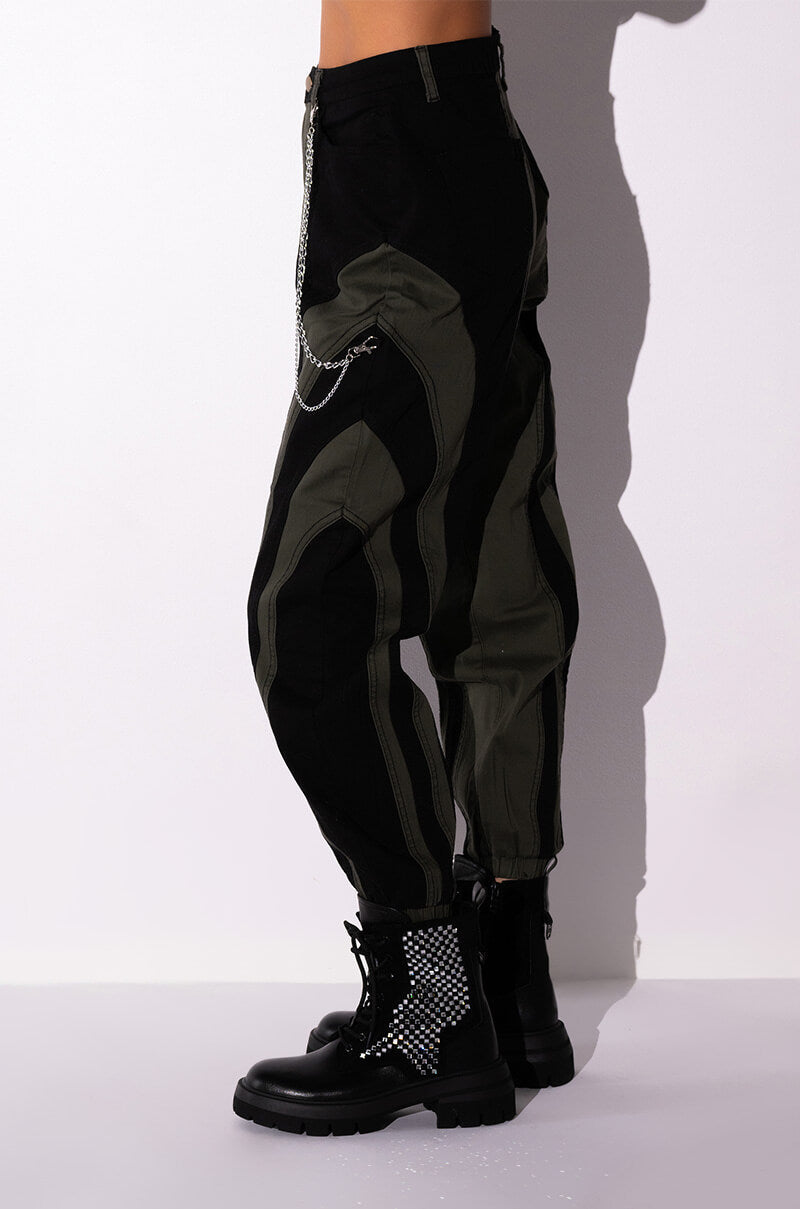 WONKA CHAIN DETAIL COLOR BLOCKED DENIM PANT