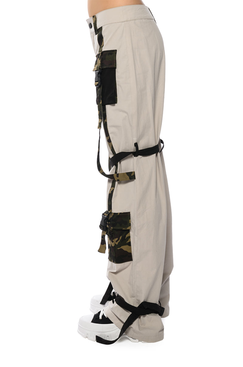 YOU WORK FOR ME CAMO DETAILED CARGO PANT