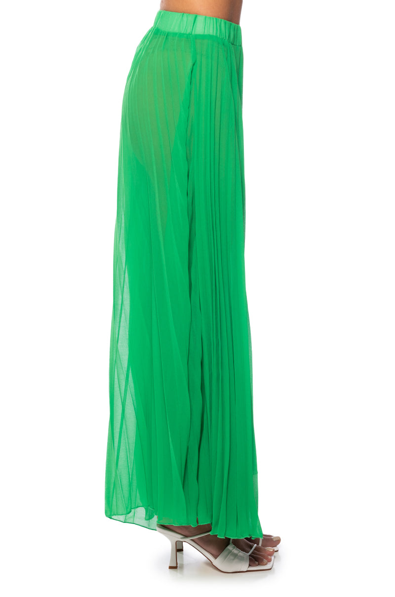 YOUR ULTIMATE PLEATED PALAZZO PANT IN GREEN